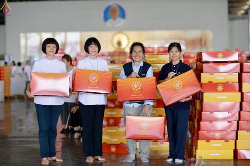 ภาพ No.320572:วันที่ 10 เมษายน พ.ศ.2569 การเตรียมกล่องไทยธรรม เพื่องานถวายมหาสังฆทาน 40,000 กว่าวัดทั่วประเทศ วันคุ้มครองโลก 22 เมษายน พ.ศ.2569 วัดพระธรรมกาย