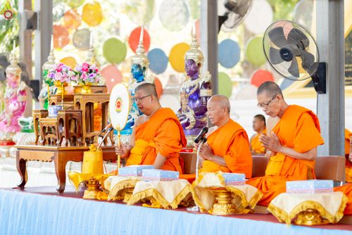 ภาพ No.293336:วันที่ 12 มกราคม พ.ศ. 2569 พิธีทอดผ้าป่าทำนุบำรุงศาสนสถาน ณ วัดพรสวรรค์ อ.สองพี่น้อง จ.สุพรรณบุรี ในโครงการธรรมยาตรา กตัญญูบูชา มหาปูชนียาจารย์ พระมงคลเทพมุนี(สด จนฺทสโร) พระผู้ปราบมาร อนุสรณ์สถาน 7 แห่ง ปีที่ 14