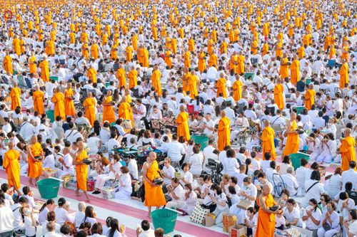 ภาพ No.279836:วันที่ 1 มกราคม พ.ศ.2569 พิธีตักบาตรในวันขึ้นปีใหม่ ณ ลานธรรม วัดพระธรรมกาย