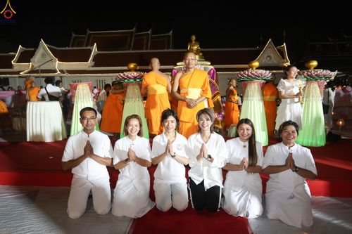 ภาพ No.297206:วันที่ 17 มกราคม พ.ศ. 2569 พิธีจุดประทีปถวายเป็นพุทธบูชา และบูชาธรรมมหาปูชนียาจารย์ (ภาพชุดที่ 2) ณ วัดโบสถ์บน ต.บางคูเวียง จ.นนทบุรี อนุสรณ์สถานลำดับที่ 4 สถานที่เกิดด้วยกายธรรม ในโครงการธรรมยาตรา กตัญญูบูชา มหาปูชนียาจารย์ พระมงคลเทพมุนี(สด จนฺทสโร) พร