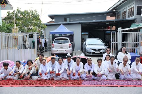 ภาพ No.294984:วันที่ 14 มกราคม พ.ศ. 2569 พิธีต้อนรับพระธรรมยาตรา อนุสรณ์สถานลำดับที่ 4  สถานที่เกิดด้วยกายธรรม ณ วัดโบสถ์บน ต.บางคูเวียง จ.นนทบุรี ในโครงการธรรมยาตรา กตัญญูบูชา มหาปูชนียาจารย์ พระมงคลเทพมุนี(สด จนฺทสโร) พระผู้ปราบมาร อนุสรณ์สถาน 7 แห่ง ปีที่ 14