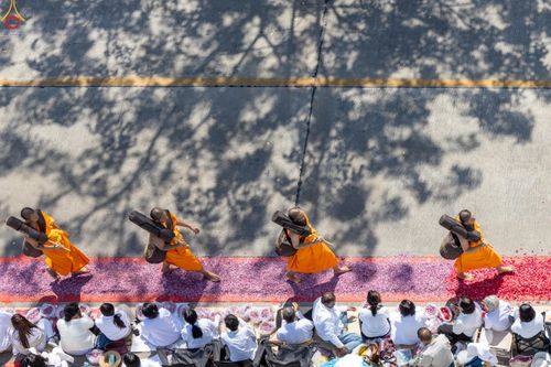 ภาพ No.304636:วันที่ 25 มกราคม พ.ศ. 2569 พิธีต้อนรับพระธรรมยาตรา (ภาพชุดที่ 2) รร.สามัคคีราษฏร์บำรุง-วัดพระธรรมกาย ในโครงการธรรมยาตรา กตัญญูบูชา มหาปูชนียาจารย์ พระมงคลเทพมุนี(สด จนฺทสโร) พระผู้ปราบมาร อนุสรณ์สถาน 7 แห่ง ปีที่ 14