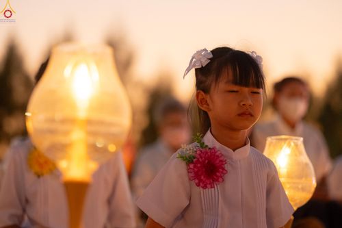 ภาพ No.302313:วันที่ 23 มกราคม พ.ศ. 2569 พิธีจุดประทีปธรรมถวายเป็นพุทธบูชา (ภาพชุดที่ 2) และบูชาธรรมมหาปูชนียาจารย์  ณ อนุสรณ์สถานลำดับที่ 5 สถานที่เผยแผ่วิชชาธรรมกายครั้งแรก อนุสรณ์สถานบางปลา วัดบางปลา อำเภอบางเลน จังหวัดนครปฐม ในโครงการธรรมยาตรา กตัญญูบูชา มหาปูชนีย