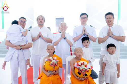 ภาพ No.286671:วันเสาร์ที่ 12 กรกฏาคม พ.ศ.2568 พิธีบรรพชาอุปสมบท  โครงการบรรพชาอุปสมบทหมู่ ธรรมทายาทนานาชาติ(ภาคภาษาจีน), โครงการบรรพชาสามเณร โรงเรียนนานาชาติ รุ่นที 14