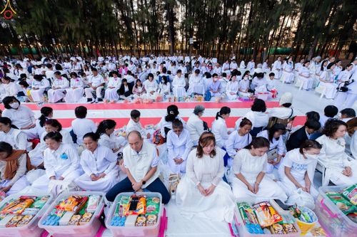 ภาพ No.289205:วันที่ 7 มกราคม พ.ศ. 2569 พิธีตักบาตรพระธรรมยาตรา ณ อนุสรณ์สถานลำดับที่ 1 สถานที่เกิดด้วยรูปกายเนื้อ อนุสรณ์สถานมหาวิหารพระมงคลเทพมุนี (โลตัสแลนด์) อ.สองพี่น้อง จ.สุพรรณบุรี ในโครงการธรรมยาตรา กตัญญูบูชา มหาปูชนียาจารย์ พระมงคลเทพมุนี(สด จนฺทสโร) พระผู้ป