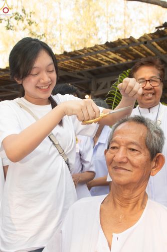 ภาพ No.319738:วันอาทิตย์ที่ 5 เมษายน พ.ศ.2569 พิธีตัดปอยผม และปลงผมนาคธรรมทายาท โครงการบรรพชาและอุปสมบทหมู่ รุ่นบูชาธรรม 82 ปี หลวงพ่อธัมมชโย