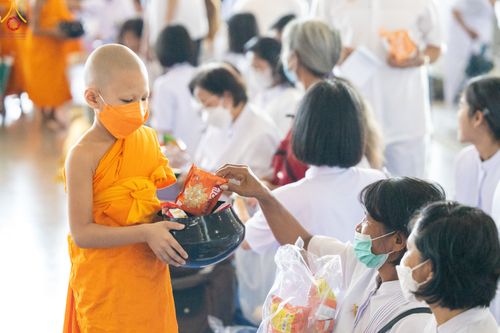 ภาพ No.81511:พิธีตักบาตร ข้าวสารอาหารแห้ง และพิธีบูชาข้าวพระ ณ สภาธรรมกายสากล วัดพระธรรมกาย วันเสาร์ที่ 3 มิถุนายน 2566