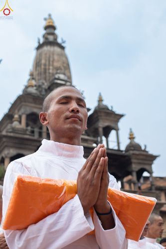 ภาพ No.77640:พิธีตัดปอยผมและปลงผมนาคธรรมทายาท ในโครงการบรรพชาสามเณรหมู่ ประเทศเนปาล วันที่ 11 มีนาคม พ.ศ.2566