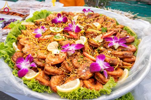 ภาพ No.293578:วันที่ 13 มกราคม พ.ศ. 2569 พิธีถวายภัตตาหารเป็นสังฆทาน แด่พระธรรมยาตรา ณ อนุสรณ์สถานมหาวิหารพระมงคลเทพมุนี (โลตัสแลนด์) อ.สองพี่น้อง จ.สุพรรณบุรี ในโครงการธรรมยาตรา กตัญญูบูชา มหาปูชนียาจารย์ พระมงคลเทพมุนี(สด จนฺทสโร) พระผู้ปราบมาร อนุสรณ์สถาน 7 แห่ง ปี