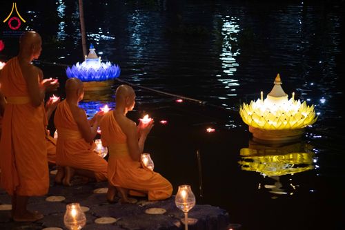 ภาพ No.297468:วันที่ 16 มกราคม พ.ศ. 2569 พิธีลอยประทีปธรรมถวายเป็นพุทธบูชา และบูชาธรรมมหาปูชนียาจารย์  ณ วัดโบสถ์บน ต.บางคูเวียง จ.นนทบุรี อนุสรณ์สถานลำดับที่ 4 สถานที่เกิดด้วยกายธรรม ในโครงการธรรมยาตรา กตัญญูบูชา มหาปูชนียาจารย์ พระมงคลเทพมุนี(สด จนฺทสโร) พระผู้ปราบม