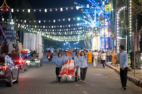 ภาพ No.311127:วันเสาร์ที่ 28 กุมภาพันธ์ พ.ศ. 2569 พิธีตักบาตรพระมหากุศล 11,250 รูป เฉลิมฉลอง 1,250 ปีศรีธรรมราชเจดีย์ สู่มรดกโลก ณ ถนนราชดำเนิน บริเวณหน้าวัดพระมหาธาตุวรมหาวิหาร อ.เมือง จ.นครศรีธรรมราช