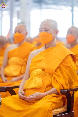 ภาพ No.78893:พิธีตักบาตร ข้าวสารอาหารแห้ง พิธีบูชาข้าวพระ ในวันอาทิตย์ต้นเดือนที่ 2 เมษายน พ.ศ. 2566