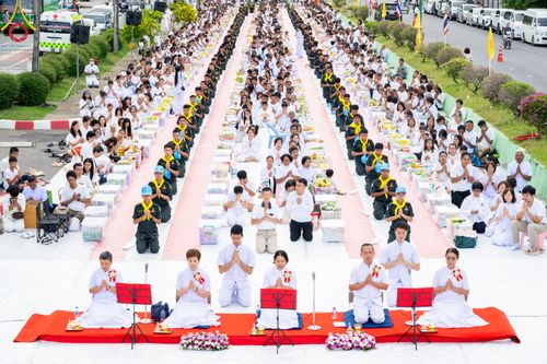 ภาพ No.341150:วันที่ 27 กรกฎาคม พ.ศ. 2569 พิธีตักบาตรพระ 1,000 รูป เมืองพัทลุง  ณ ถนนราเมศวร์ อ.เมือง จ.พัทลุง