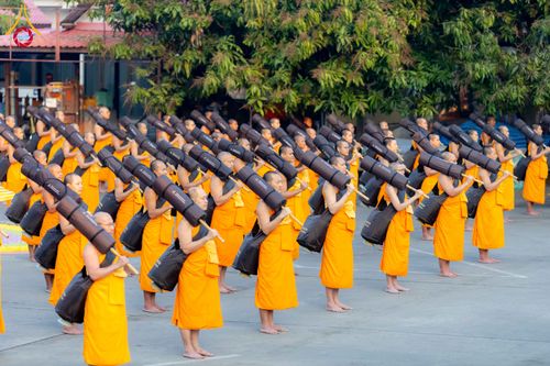 ภาพ No.297391:วันที่ 15 มกราคม พ.ศ.2569 พระธรรมยาตราปฏิบัติธรรมและถ่ายภาพหมู่ประวัติศาสตร์ อนุสรณ์สถานลำดับที่ 4 สถานที่เกิดด้วยกายธรรม  ณ วัดโบสถ์บน ต.บางคูเวียง จ.นนทบุรี ในโครงการธรรมยาตรา กตัญญูบูชา มหาปูชนียาจารย์ พระมงคลเทพมุนี(สด จนฺทสโร) พระผู้ปราบมาร อนุสรณ์ส
