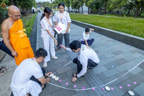 ภาพ No.330100:วันที่ 27-29 พฤษภาคม พ.ศ.2569 MBMI Tangerang (Majelis Agama Buddha Mahanikaya) ได้มีการเตรียมงานเพื่อจัดงานวิสาขบูชานานาชาติ  ชึ่งในงานจะมีการจุดประทีปโคมลาน โคมลอย กว่า 20,000 ดวง  เพื่อน้อมถวายเป็นพุทธบูชา และเพื่อเป็นการกระชับสัมพันธมิตรภาพ
