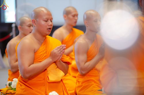 ภาพ No.137810:พิธีอุปสมบทสามเณรอุทิศชีวิต 11 รูป วันวิสาขบูชา พุธที่ 22 พฤษภาคม พ.ศ.2567 ณ อุโบสถ วัดพระธรรมกาย