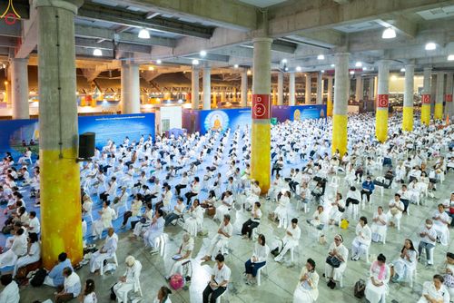 ภาพ No.280363:วันที่ 31 ธันวาคม พ.ศ.2568 -วันที่ 1 มกราคม พ.ศ.2569 พิธีฉลองชัยสวดมนต์บทธัมมจักกับปปวัตนสูตร ครบ 8,000,000,000 จบ , พิธีสวดมนต์ข้ามปี ณ วัดพระธรรมกาย