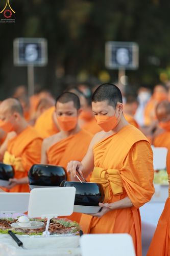 ภาพ No.69279:พิธีถวายภัตตาหารเป็นสังฆทาน แด่คณะพระธรรมยาตราฯ ในโครงการธรรมยาตราฯ ปีที่ 11 ณ อนุสรณ์สถานมหาวิหารพระมงคลเทพมุนี อ.สองพี่น้อง จ.สุพรรณบุรี วันที่ 4 และ 5 มกราคม พ.ศ. 2566