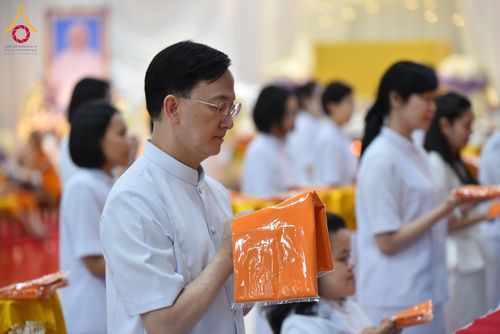 ภาพ No.316241:วันเสาร์ที่ 28 มีนาคม พ.ศ. 2569 พิธีบำเพ็ญกุศล คุณพ่อณรงค์ จินตมากุล  สิริอายุ 99 ปี 11 เดือน โยมบิดา พระครูปลัดรัตนวีรวัฒน์ (รังสฤษดิ์ อิทฺธิจินตโก) ที่ปรึกษาเจ้าคณะจังหวัดปทุมธานี เจ้าอาวาสวัดพระธรรมกาย  ณ ห้องปลูกศรัทธา 2 วัดพระธรรมกาย ปทุมธานี