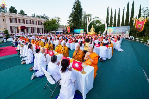 ภาพ No.332742:วันอาทิตย์ที่ 31 พฤษภาคม พ.ศ. 2569 วันวิสาขบูชา ณ วัดพระธรรมกายแคลิฟอร์เนีย  ประเทศสหรัฐอเมริกา