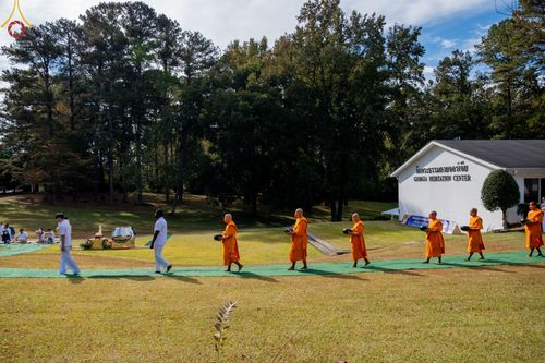 ภาพ No.64007:พิธีทอดกฐินสามัคคี ประจำปีพุทธศักราช 2565 ณ วัดพระธรรมกายจอร์เจีย ประเทศสหรัฐอเมริกา วันอาทิตย์ที่  23  ตุลาคม  พ.ศ. 2565