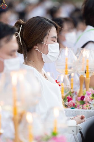 ภาพ No.73280:พิธีจุดประทีปถวายเป็นพุทธบูชา และบูชาธรรมมหาปูชนียาจารย์ ในโครงการธรรมยาตรากตัญญูบูชา มหาปูชนียาจารย์ พระมงคลเทพมุนี(สด จนฺทสโร) พระผู้ปราบมาร ปีที่ 11 ณ อนุสรณ์สถานลำดับที่ 4 สถานที่เกิดด้วยกายธรรม วัดโบสถ์ (บน) บางคูเวียง อ.บางกรวย จ.นนทบุรี วันที่ 21 