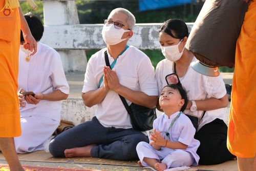ภาพ No.70871:พิธีต้อนรับพระธรรมยาตรา ในโครงการธรรมยาตรากตัญญูบูชา มหาปูชนียาจารย์ พระมงคลเทพมุนี(สด จนฺทสโร) พระผู้ปราบมาร อนุสรณ์สถาน 7 แห่ง ปีที่ 11 วันที่ 14 มกราคม พ.ศ. 2566 ณ อนุสรณ์สถานลำดับที่ 3 สถานที่เกิดในเพศสมณะ วัดสองพี่น้อง อ.สองพี่น้อง จ.สุพรรณบุรี