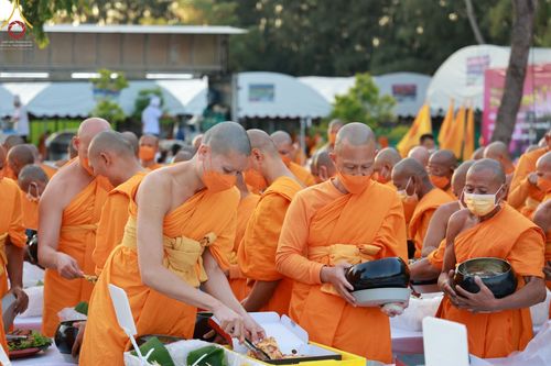 ภาพ No.69871:พิธีถวายภัตตาหารเป็นสังฆทาน แด่คณะพระธรรมยาตราฯ ในโครงการธรรมยาตราฯ ปีที่ 11 ณ อนุสรณ์สถานมหาวิหารพระมงคลเทพมุนี อ.สองพี่น้อง จ.สุพรรณบุรี วันที่ 7 มกราคม พ.ศ. 2566