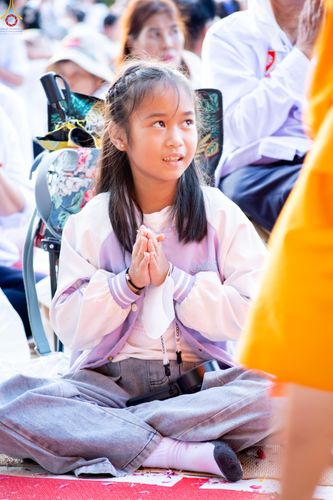 ภาพ No.290503:วันที่ 7 มกราคม พ.ศ. 2569 พิธีต้อนรับพระธรรมยาตรา ณ อนุสรณ์สถานลำดับที่ 2  สถานที่ตั้งมโนปณิธานบวชตลอดชีวิต อนุสรณ์สถานคลองบางนางแท่น (ภาพชุดที่ 2) อ.สามพราน จ.นครปฐม ในโครงการธรรมยาตรา กตัญญูบูชา มหาปูชนียาจารย์ พระมงคลเทพมุนี(สด จนฺทสโร) พระผู้ปราบมาร 