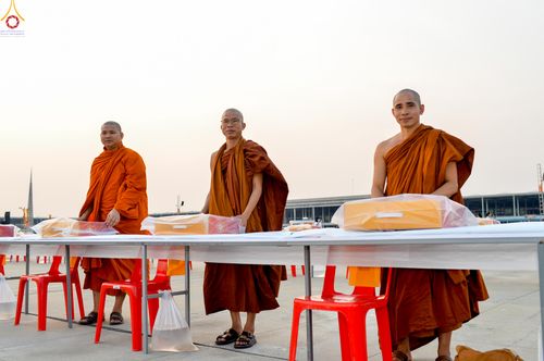 ภาพ No.323126:วันที่ 19 เมษายน พ.ศ.2569 การเรียงกล่องไทยธรรม , เตรียมงานจราจร เพื่องานถวายมหาสังฆทาน 40,000 กว่าวัดทั่วประเทศ วันคุ้มครองโลก 22 เมษายน พ.ศ.2569 วัดพระธรรมกาย