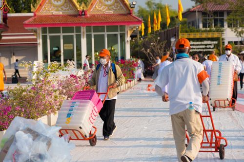 ภาพ No.300626:ภาพเบื้องหลังอาสาสมัครรวมใจ ชุดที่ 3 ในโครงการธรรมยาตรา กตัญญูบูชา มหาปูชนียาจารย์ พระมงคลเทพมุนี(สด จนฺทสโร) พระผู้ปราบมาร อนุสรณ์สถาน 7 แห่ง ปีที่ 14