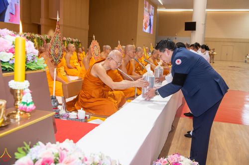 ภาพ No.341732:วันอังคารที่ 28 กรกฎาคม พ.ศ. 2569 คณะสงฆ์และพสกนิกรอำเภอคลองหลวง พร้อมใจจัดพิธีเจริญพระพุทธมนต์ ปฏิบัติธรรม และทำบุญตักบาตร ถวายพระราชกุศลเฉลิมพระเกียรติพระบาทสมเด็จพระเจ้าอยู่หัว