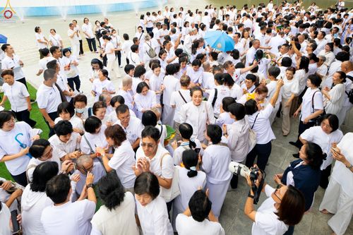 ภาพ No.330291:วันที่ 30 พฤษภาคม พ.ศ.2569 พิธีตัดปอยผมและปลงผม อุบาสกอุปสมบทอุทิศชีวิต 11 ท่าน ณ โบสถ์พระไตรปิฎก วัดพระธรรมกาย จังหวัดปทุมธานี