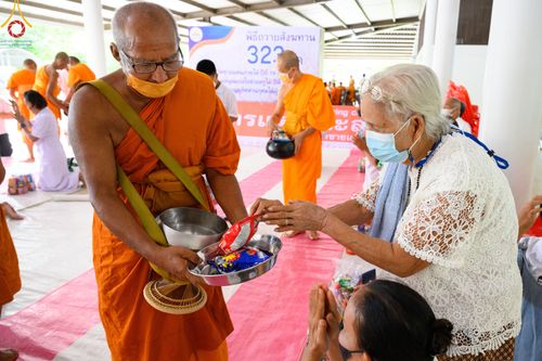 ภาพ No.81202:พิธีถวายสังฆทานแด่คณะสงฆ์ 323 วัด พิธีมอบกองทุนหนุนแรงใจช่วยครูใต้ และพิธีทำบุญอุทิศส่วนกุศลแด่ผู้วายชนม์ในเหตุการณ์ความไม่สงบ ๔ จังหวัดชายแดนภาคใต้  ปีที่ 19 ครั้งที่ 162 วันเสาร์ที่ 27 พฤษภาคม พ.ศ. 2566 ณ ศูนย์ปฏิบัติธรรมภาคใต้ อ.บางกล่ำ จ.สงขลา