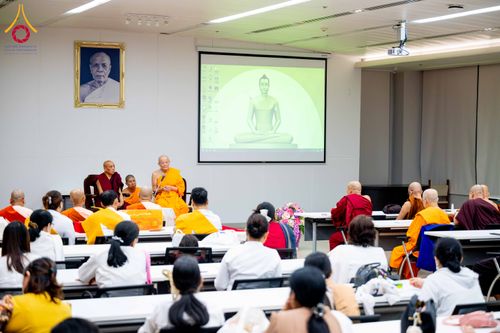 ภาพ No.313086:วันที่ 4 มีนาคม พ.ศ. 2559 หลวงพ่อทัตตชีโว รองเจ้าอาวาสวัดพระธรรมกาย ได้เมตตาถวายการต้อนรับปฏิสันถารพระอาคันตุกะจาก 19 ประเทศ ที่เดินทางมาร่วมงานวันมาฆบูชา ณ วัดพระธรรมกาย