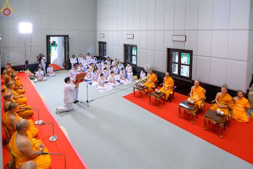 ภาพ No.78577:พิธีต้อนรับสัญญาบัตร พัดยศ ผ้าไตรและถวายมุทิตาสักการะฯ พระครูสิทธิรัตนวิเทศ และ พระครูวิเทศสันติคุณ วันอังคารที่ 28 มีนาคม พ.ศ. 2566 ณ อุโบสถวัดพระธรรมกาย