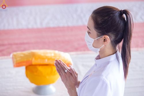 ภาพ No.79345:พิธีขอขมา มอบบาตรและผ้าไตร ในโครงการบรรพชาสามเณรฟื้นฟูพระพุทธศาสนาทั่วไทย โครงการอบรมยุวธรรมทายาท มัชฌิมธรรมทายาท และธรรมทายาทรุ่นอุดมศึกษา ณ สภาธรรมกายสากล วัดพระธรรมกาย วันเสาร์ที่ 1 เมษายน พ.ศ. 2566