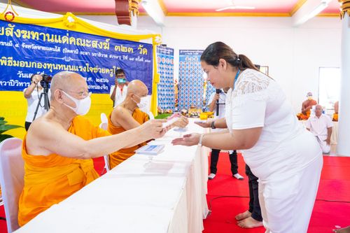 ภาพ No.83173:พิธีถวายสังฆทาน 323 วัด 4 จังหวัดชายแดนภาคใต้ ปีที่ 19 ครั้งที่ 163 พิธีมอบกองทุนหนุนแรงใจช่วยครูใต้ ปีที่ 16 ครั้งที่ 128  และพิธีทำบุญอุทิศส่วนกุศลให้ผู้วายชนม์ ในวันเสาร์ที่ 8 กรกฎาคม พ.ศ. 2566 ณ หอประชุม อาคารพระสุทธิสมณวัตรานุสรณ์   วัดมุจลินทวาปีวิ