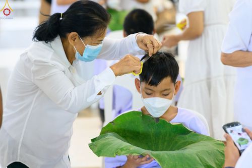 ภาพ No.78732:พิธีปลงผมนาคธรรมทายาท โครงการอบรมยุวธรรมทายาท มัชฌิมธรรมทายาท และธรรมทายาทรุ่นอุดมศึกษา ณ สภาธรรมกายสากล วัดพระธรรมกาย วันเสาร์ที่ 1 เมษายน พ.ศ. 2566