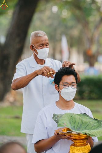 ภาพ No.80070:พิธีตัดปอยผมและปลงผมนาคธรรมทายาท โครงการอุปสมบทหมู่ธรรมทายาท พุทธศาสตร์สากลรุ่นที่ 7 (ภาคฤดูร้อน) วันอาทิตย์ที่ 9 เมษายน พ.ศ.2566