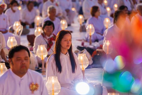 ภาพ No.294195:วันที่ 13 มกราคม พ.ศ. 2569 พิธีจุดประทีปถวายเป็นพุทธบูชา และบูชาธรรมมหาปูชนียาจารย์  (ภาพชุดที่ 2) ณ วัดสองพี่น้อง ต.ต้นตาล อ.สองพี่น้อง จ.สุพรรณบุรี ในโครงการธรรมยาตรา กตัญญูบูชา มหาปูชนียาจารย์ พระมงคลเทพมุนี(สด จนฺทสโร) พระผู้ปราบมาร อนุสรณ์สถาน 7 แห่