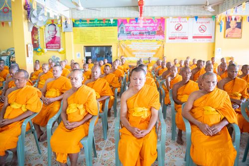 ภาพ No.291231:วันที่ 9 มกราคม พ.ศ. 2569 พิธีทอดผ้าป่าทำนุบำรุงศาสนสถาน ณ วัดนาราภิรมย์ อ.บางเลน จ.นครปฐม ในโครงการธรรมยาตรา กตัญญูบูชา มหาปูชนียาจารย์ พระมงคลเทพมุนี(สด จนฺทสโร) พระผู้ปราบมาร อนุสรณ์สถาน 7 แห่ง ปีที่ 14