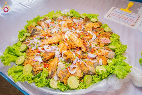 ภาพ No.303642:วันที่ 27 มกราคม พ.ศ. 2569 พิธีถวายภัตตาหารเป็นสังฆทาน แด่พระธรรมยาตรา ณ วัดพระธรรมกาย  จังหวัดปทุมธานี ในโครงการธรรมยาตรา กตัญญูบูชา มหาปูชนียาจารย์ พระมงคลเทพมุนี(สด จนฺทสโร) พระผู้ปราบมาร อนุสรณ์สถาน 7 แห่ง ปีที่ 14