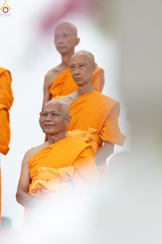 ภาพ No.330799:วันวิสาขบูชา อาทิตย์ที่ 31 พฤษภาคม พ.ศ.2569 พิธีบรรพชาสามเณรอุบาสก 11 ท่าน , พิธีถวายบาตรผ้าไตร และจตุปัจจัยไทยธรรม แด่สามเณร , พิธีอุปสมบทอุทิศชีวิต , พิธีกล่าวคำกัปปิยภัณฑ์  ณ อุโบสถพระไตรปิฎก วัดพระธรรมกาย จังหวัดปทุมธานี