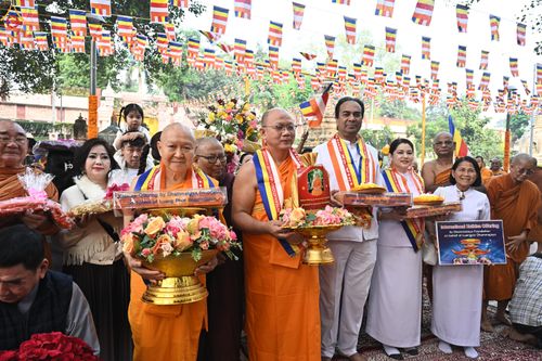 ภาพ No.278968:วันที่ 5 พฤศจิกายน 2568 กฐินสมทบวัดต่างประเทศ โดยคณะศิษยานุศิษย์ บูชาธรรม 81 ปี หลวงพ่อธัมมชโย ณ วัดมหาโพธิ์ เมืองพุทธคยา ถวายแด่  วัดพุทธนานาชาติเพื่อสวัสดิการสากล  (Buddha International Welfare Mission)  เมืองพุทธคยา ประเทศอินเดีย