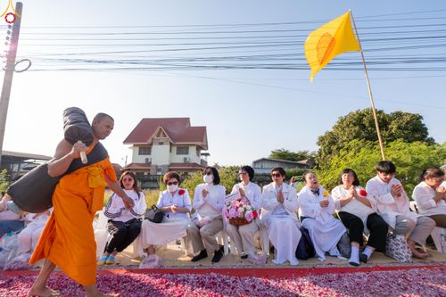 ภาพ No.292864:วันที่ 11 มกราคม พ.ศ. 2569 พิธีต้อนรับพระธรรมยาตรา ณ อนุสรณ์สถานลำดับที่ 3 สถานที่เกิดในเพศสมณะ วัดสองพี่น้อง อำเภอสองพี่น้อง จังหวัดสุพรรณบุรี ในโครงการธรรมยาตรา กตัญญูบูชา มหาปูชนียาจารย์ พระมงคลเทพมุนี(สด จนฺทสโร) พระผู้ปราบมาร อนุสรณ์สถาน 7 แห่ง ปีที