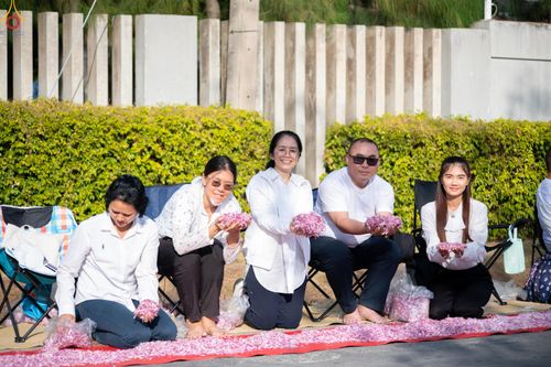 ภาพ No.287695:วันที่ 3 มกราคม พ.ศ. 2569 พิธีต้อนรับพระธรรมยาตรา ครั้งที่ 2 (ภาพชุดที่ 2) ในโครงการธรรมยาตรา กตัญญูบูชา มหาปูชนียาจารย์ พระมงคลเทพมุนี(สด จนฺทสโร) พระผู้ปราบมาร อนุสรณ์สถาน 7 แห่ง ปีที่ 14 ณ อนุสรณ์สถานมหาวิหารพระมงคลเทพมุนี (โลตัสแลนด์) อ.สองพี่น้อง จ.