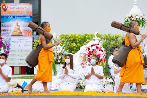 ภาพ No.69052:พิธีต้อนรับพระธรรมยาตรา ในโครงการธรรมยาตรากตัญญูบูชา มหาปูชนียาจารย์ พระมงคลเทพมุนี(สด จนฺทสโร) พระผู้ปราบมาร อนุสรณ์สถาน 7 แห่ง ปีที่ 11 วันที่ 3 มกราคม พ.ศ. 2566 ณ อนุสรณ์สถานมหาวิหารพระมงคลเทพมุนี จ.สุพรรณบุรี