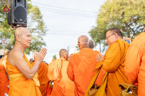 ภาพ No.310354:วันอาทิตย์ที่ 15 กุมภาพันธ์ พ.ศ. 2569 ตักบาตรพระ 1,000 รูป เมืองตรัง ปีที่ 2 ณ ลานพระบรมราชานุสาวรีย์ รัชกาลที่ 5 (หน้าศาลจังหวัดตรัง)อ.เมือง จ.ตรัง