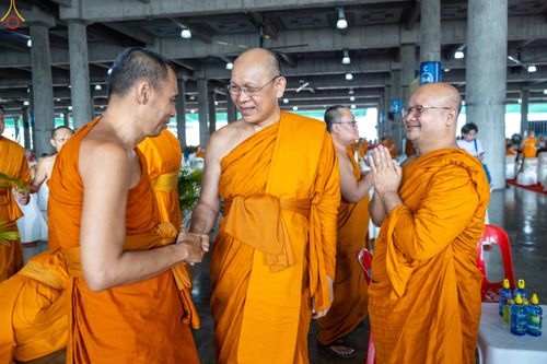 ภาพ No.323499:วันที่ 22 เมษายน พ.ศ.2569(วันคุ้มครองโลก) งานถวายมหาสังฆทาน 40,000 กว่าวัดทั่วประเทศ การเดินทางเข้าวัด , การต้อนรับปฏิสันถารพระสังฆาธิการ  ,  การจัดเตรียมภัตตาหาร , การลงทะเบียน